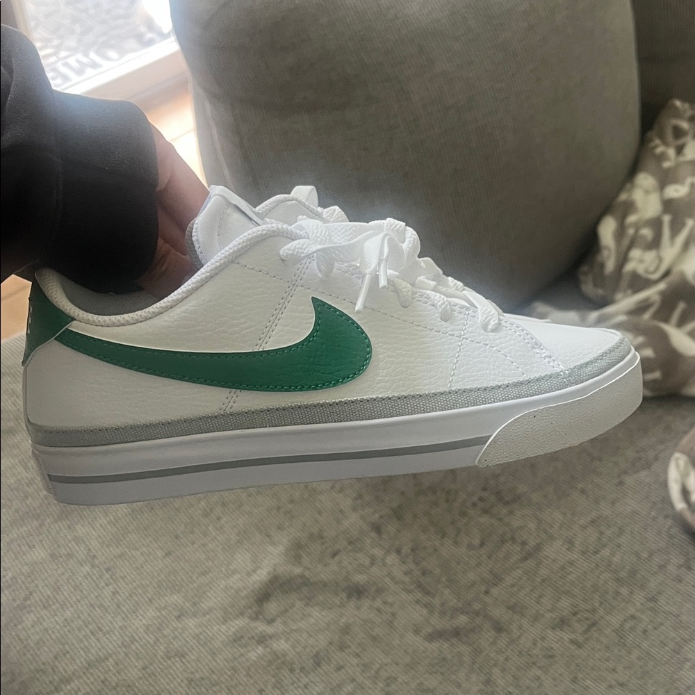 Nike White and Green Low-Top Sneakers